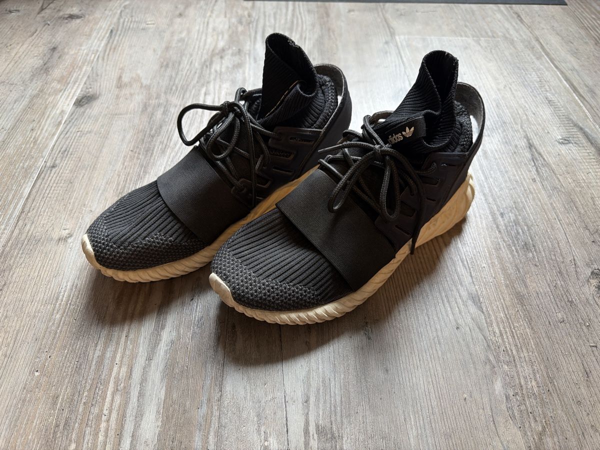 Adidas Herrenschuhe: Adidas Sneaker (43 1/3) – Gebraucht aus Grabs von sacha_rtb