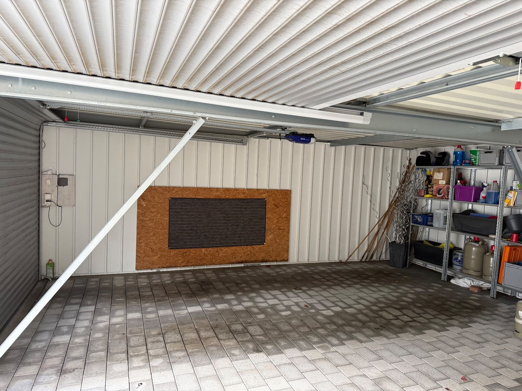 Somfy Altro Materiale elettrico: Doppelgarage aus Stahlelementsystem mit elektrischen Toren – Usato da Rietheim venduto da N_Rohr 5