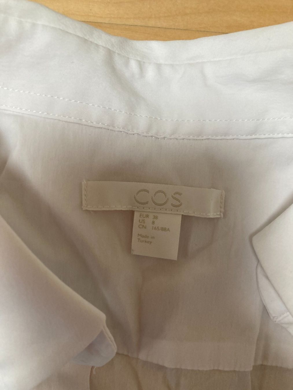 Cos Blusen: Weisse Bluse von COS mit Stretch, Gr. 38 – Gebraucht aus Zürich von  1