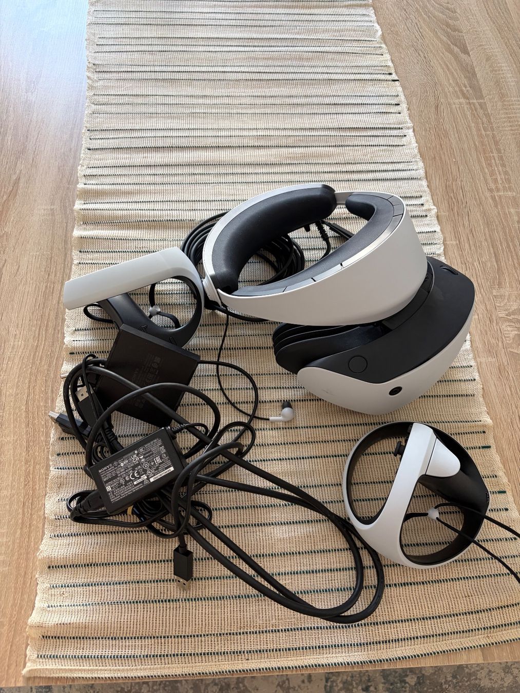 Sony Casco VR: Sony PlayStation VR2 Headset und Controller mit PC Adapter – Usato da Neftenbach venduto da Kurtesh 2