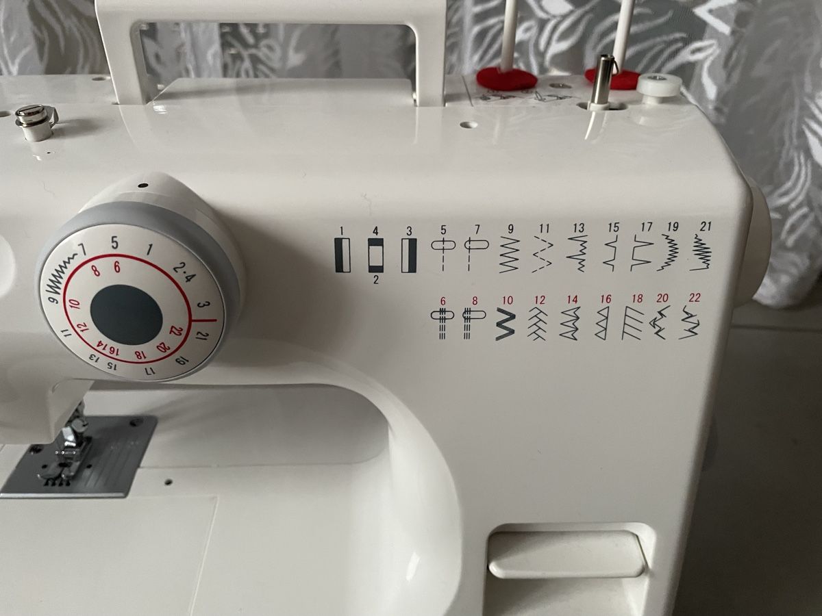 Macchine da cucire: Claire Model 13K Freiarm Nähmaschine – Difettoso da Obergösgen venduto da File75 1