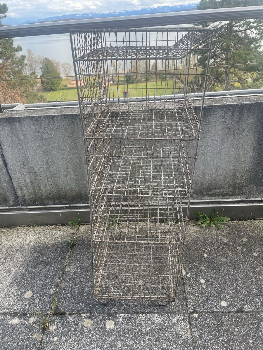 Scaffali: Ancienne Etagère Grillagée en Métal – Usato da Vallamand venduto da Bricbracbroc82 3