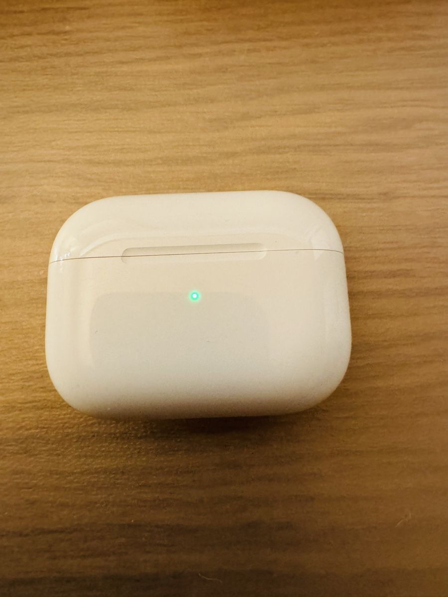 Apple Cuffie: Apple AirPods Pro 2. Generation mit Case  – Usato da Winterthur venduto da salebook 3