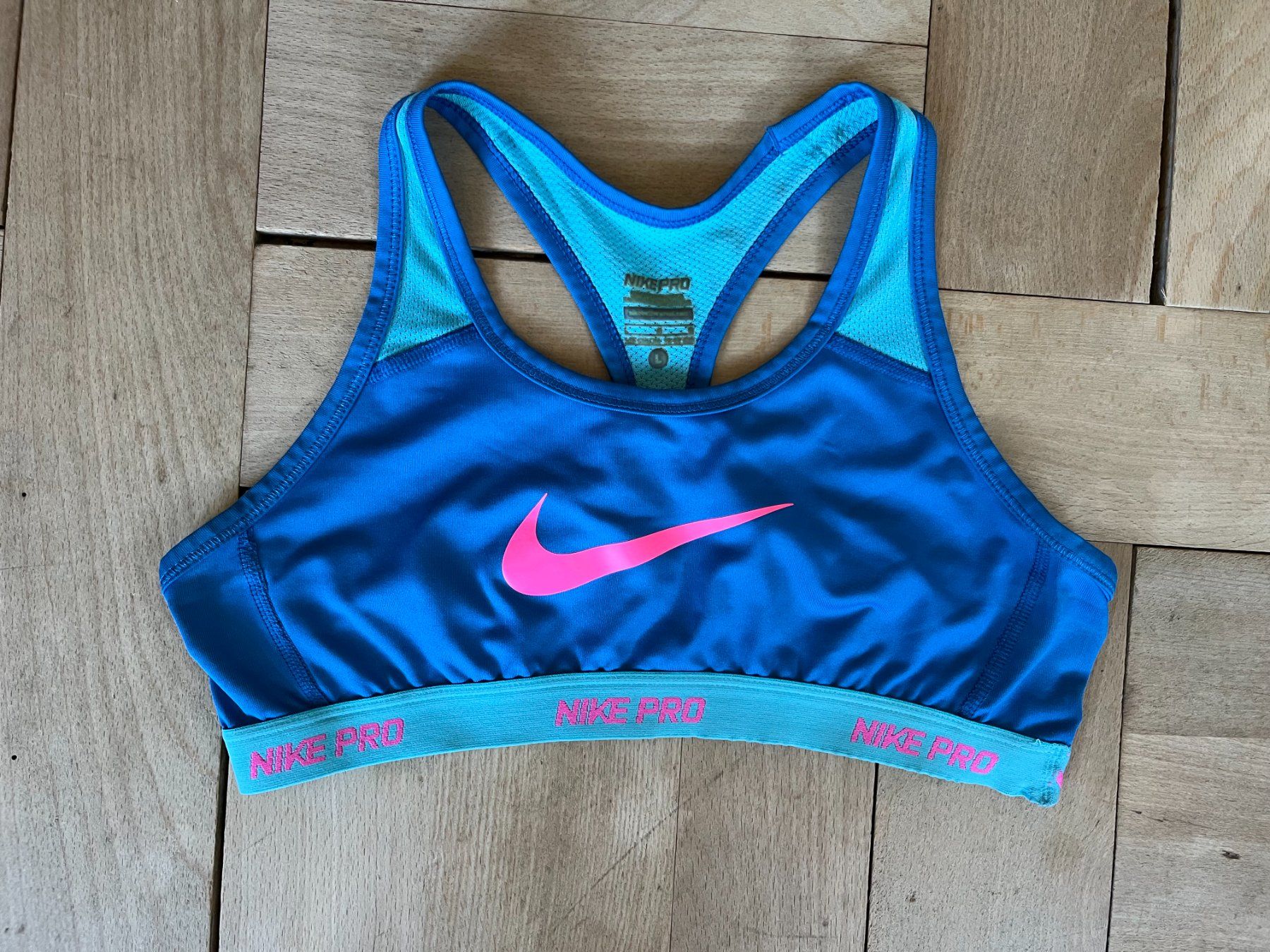 Nike Tops: NIKE PRO Sport-BH Top – Gebraucht aus Zürich von its-love