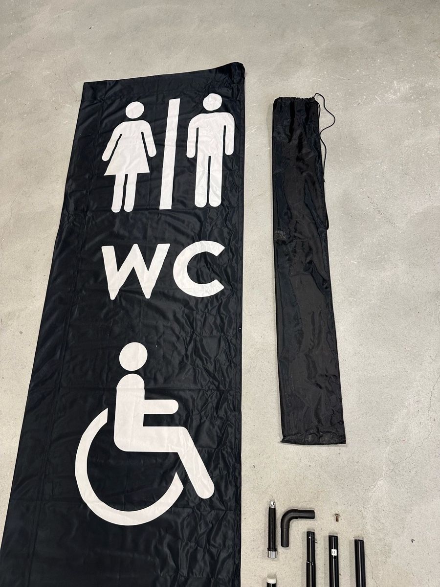 Sonstiges: WC Wegweiser mit Ständer, schwarz/weiss, neuwertig – Neu (gemäss Beschreibung) aus Kemptthal von Schnappsdir 2