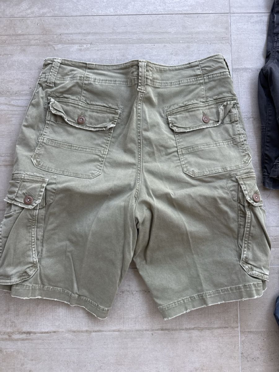 American Eagle Pantaloni: 3 Stk American Eagle Shorts Grösse 36  – Usato da Unterägeri venduto da fisch67 4