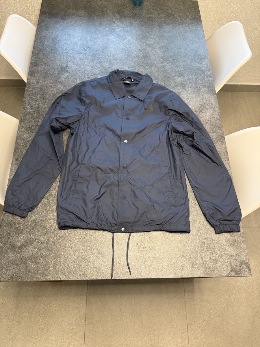 Nike Giacche: Navy and black Nike jacket – Usato da Grand-Lancy venduto da VERJUS22