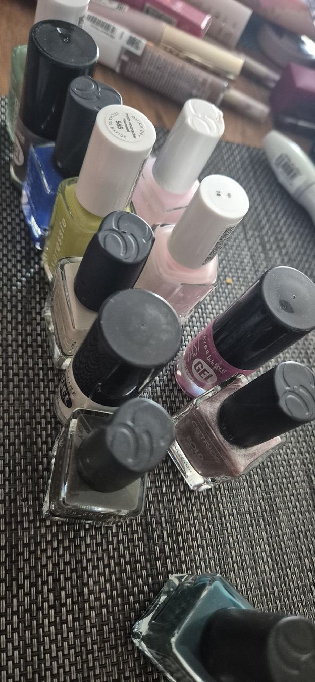 Smalto per unghie: Nagellack Set 12 stk – Nuovo e nell'imballaggio originale da Waltenschwil venduto da jane210 1
