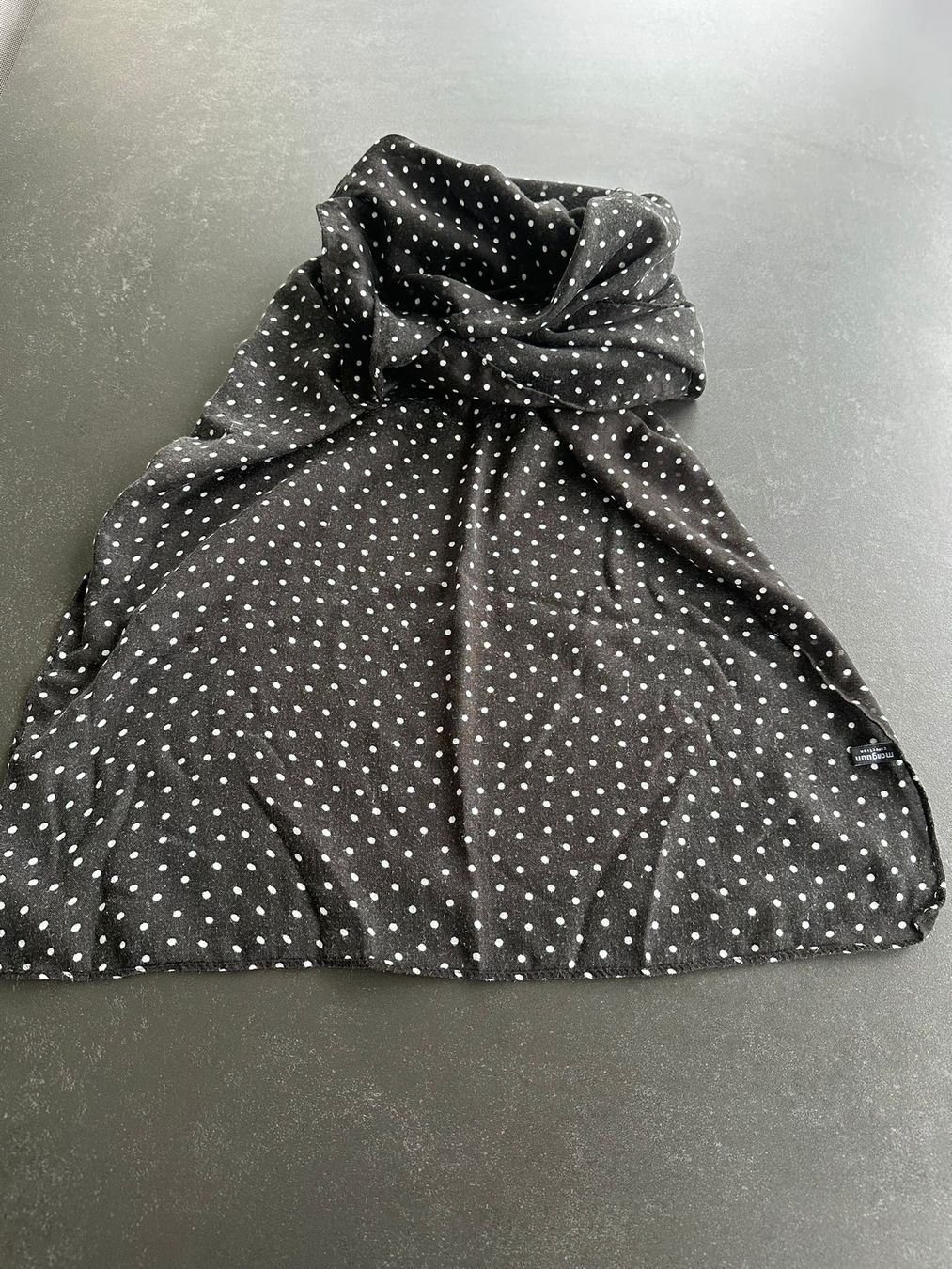 Foulard & Sciarpe: Schwarzer Schal mit Pünktchenmuster, Manguun – Usato da Olten venduto da MattRed 1