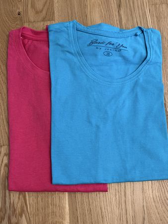 zwei Damenshirts
