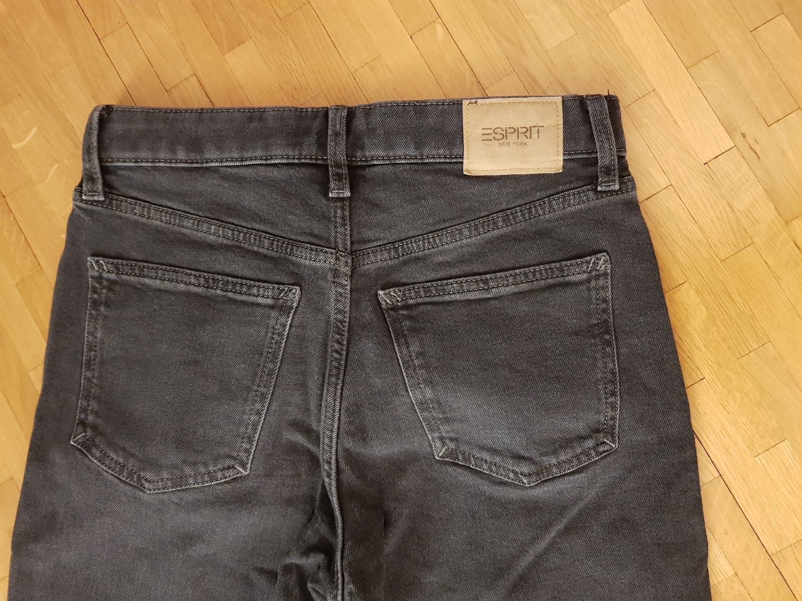 Esprit Jeans: Jean Mom Esprit gris, taille 27/28 neuf – Nuovo (secondo la descrizione) da Veyrier venduto da sosozizou 3