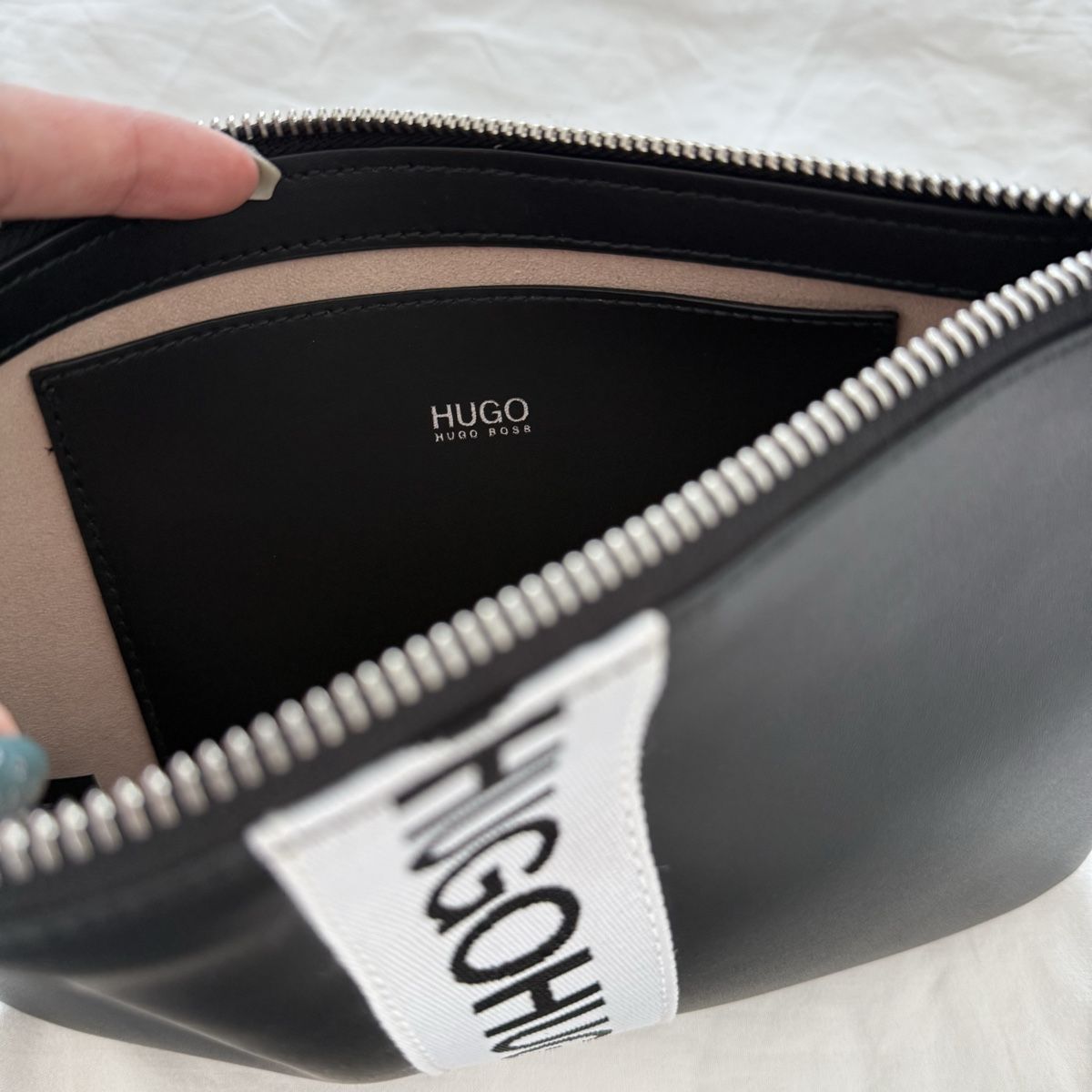 Hugo Boss Taschen: Hugo Boss Pochette – Neu (gemäss Beschreibung) aus Winterthur von bonniescloset 2