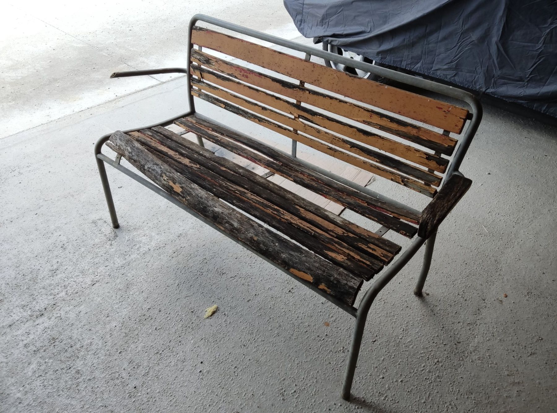 Bancs: Banc – Défectueux à Vicques par prairie0809 2