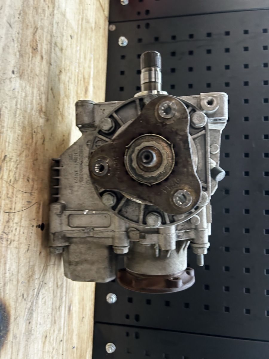 Volkswagen Tutti pezzi di ricambio auto: VW Winkelgetriebe 0CN 409 053 – Usato da Wolhusen venduto da SilvanK. 1