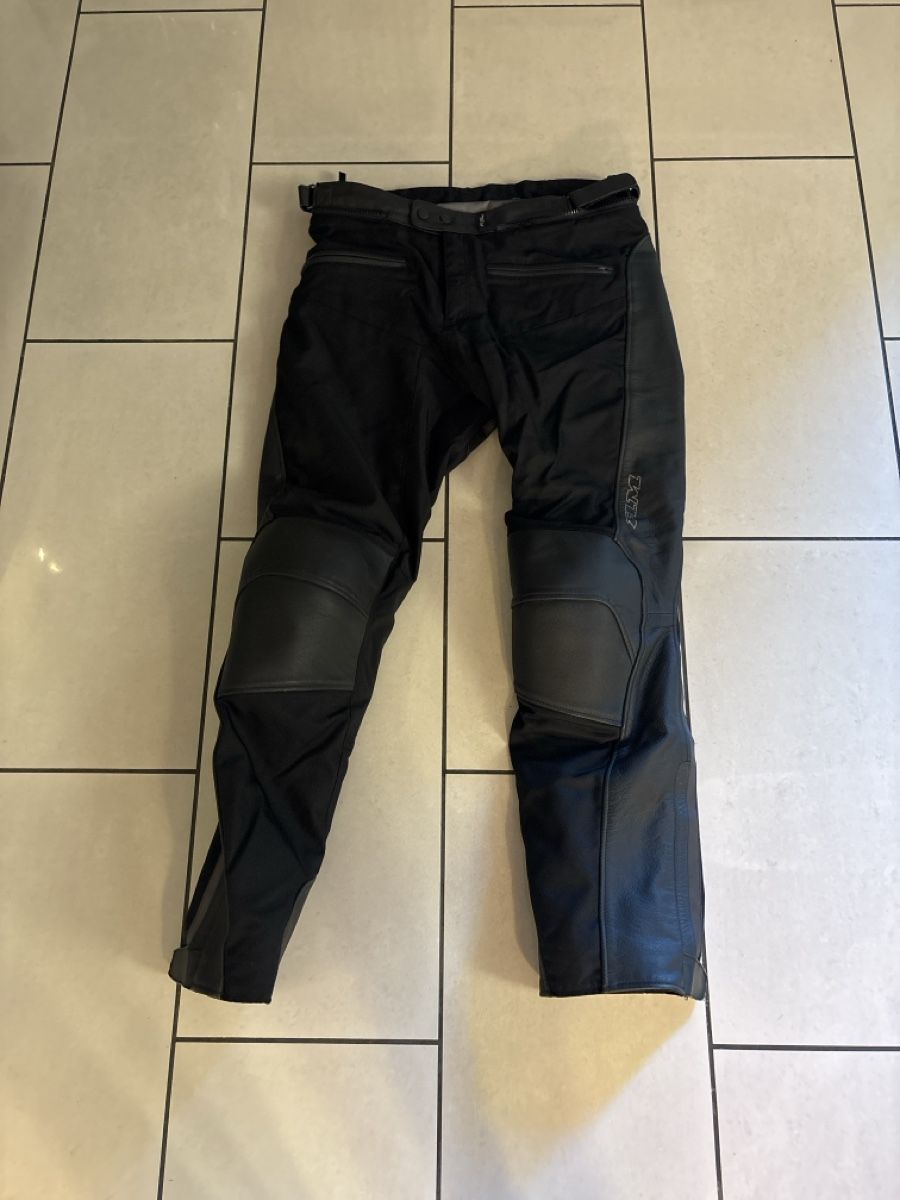 FLM Pantaloni: FLM Motorrad Touringhose GR. 54 – Usato da Deitingen venduto da Himhip