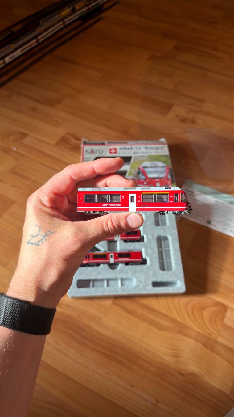 Kato Modelleisenbahnen: Kato RhB Allegra Analog – Gebraucht aus Préverenges von chrisch111 2
