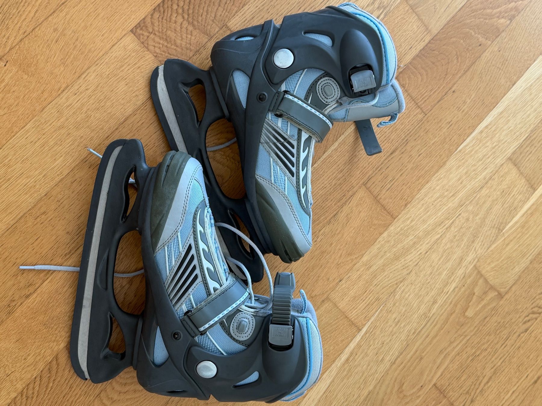 Schlittschuhe: Eislaufschuhe – Gebraucht aus Uster von Trisch.