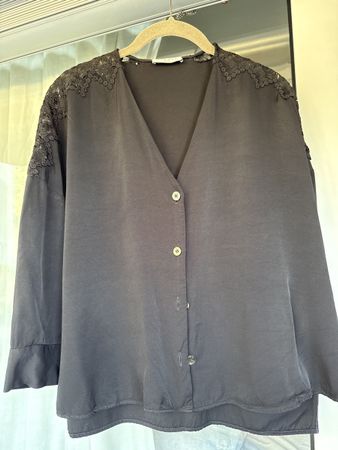 Sandro Paris Bluse mit Spitze Schwarz — Gr. 1 (S)