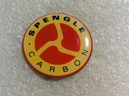 Ansteckpin 209: Spengle Carbon