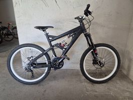 Downhill Bike KTM - 3x9 Schaltung - Feder Marzocchi