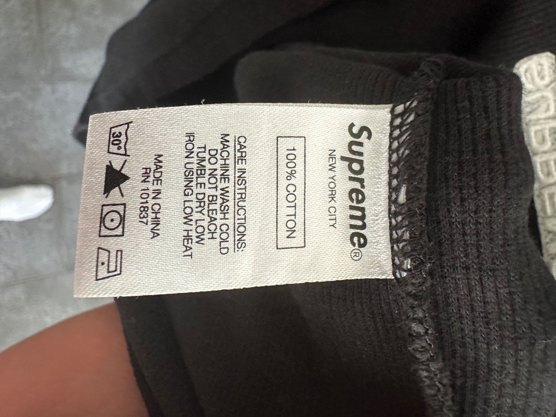 Supreme T-shirt: Supreme T-Shirt Schwarz Gr. L – Nuovo (secondo la descrizione) da Rothenburg venduto da nerzlu99 5