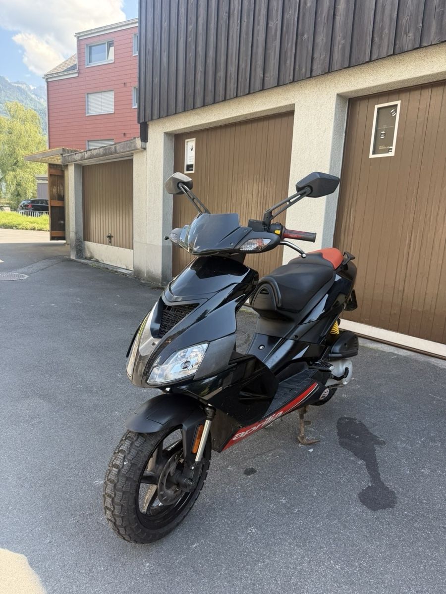 Aprilia Scooters: Aprilia SR50  – D'occasion à Schwanden GL par jm7_s5kk