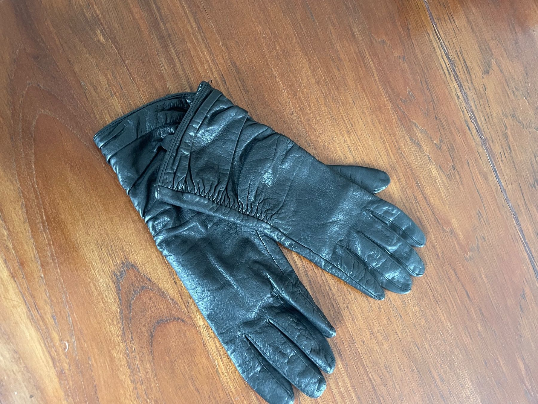 Handschuhe & Handstulpen: Lange schwarze Echtlederhandschuhe – Gebraucht aus Huttwil von heinzdaniel63 1