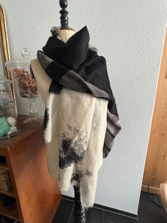 Super schöner Schal mit Wollanteil