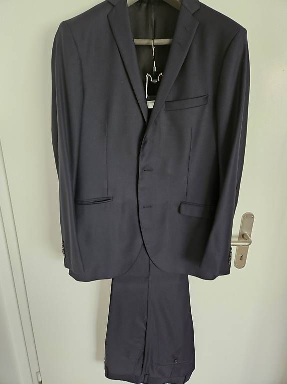 Costumes, combinaisons de sport et fonctionnelles: Eleganter Herrenanzug – D'occasion à Eschenbach LU par Mina023 3