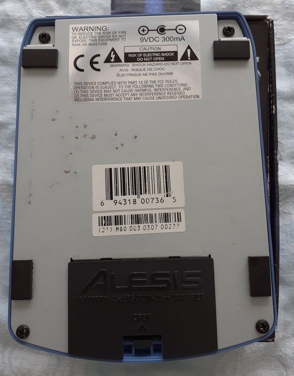 Alesis Strumenti musicali: ALESIS Guitar FX, Bodeneffektgerät – Usato da Winterthur venduto da my_username 4