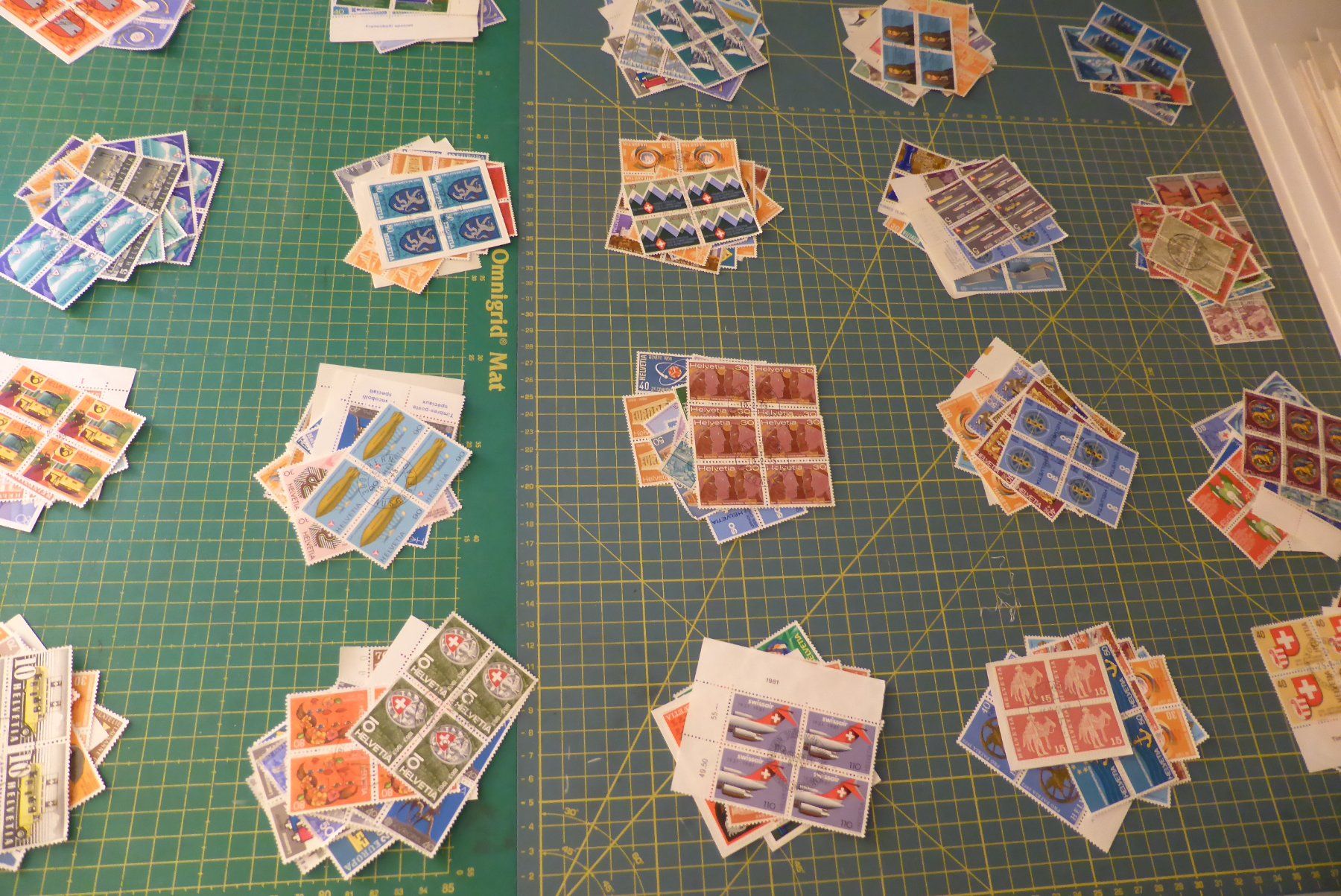 Tutti i francobolli: CH - Briefmarken 350 x 4er Block – Usato da Brunnadern venduto da lesezirkel 7