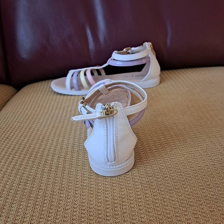 Schuhe für Mädchen: Sandalen – Neu und originalverpackt aus Neftenbach von sam_jbb5 1