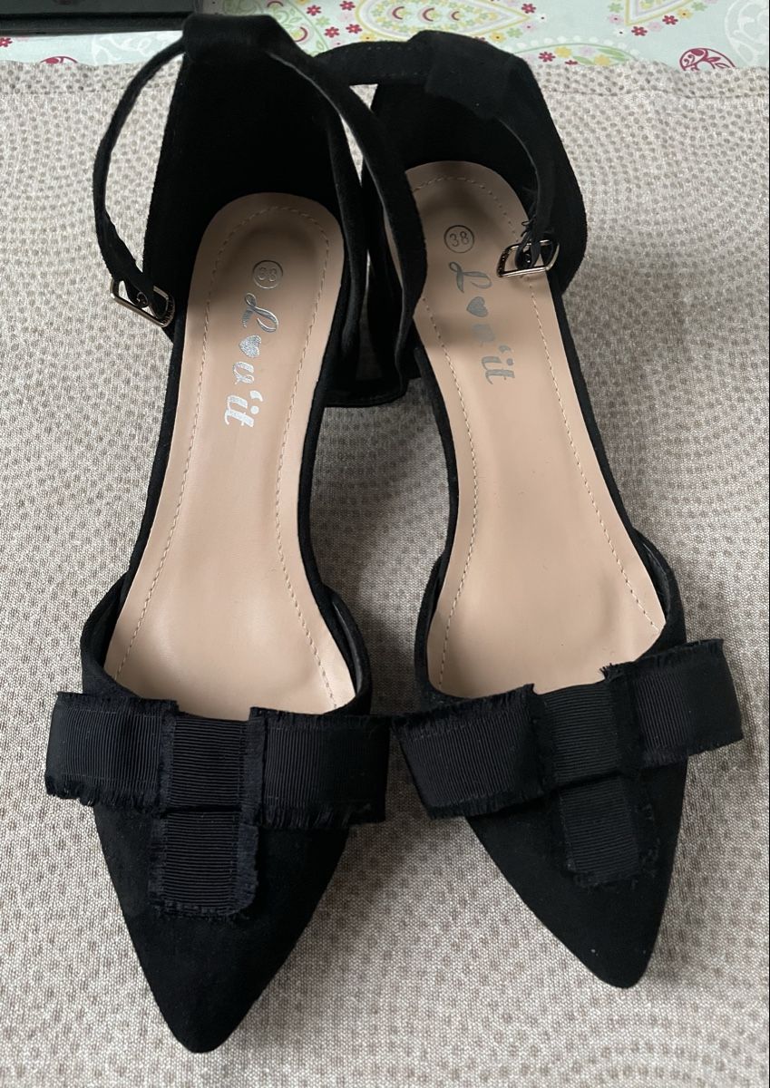 Scarpe da donna: Black Shoes with Bow, Ankle Strap, Size 39 - Chic! – Usato da Oberwil BL venduto da Stellochkas