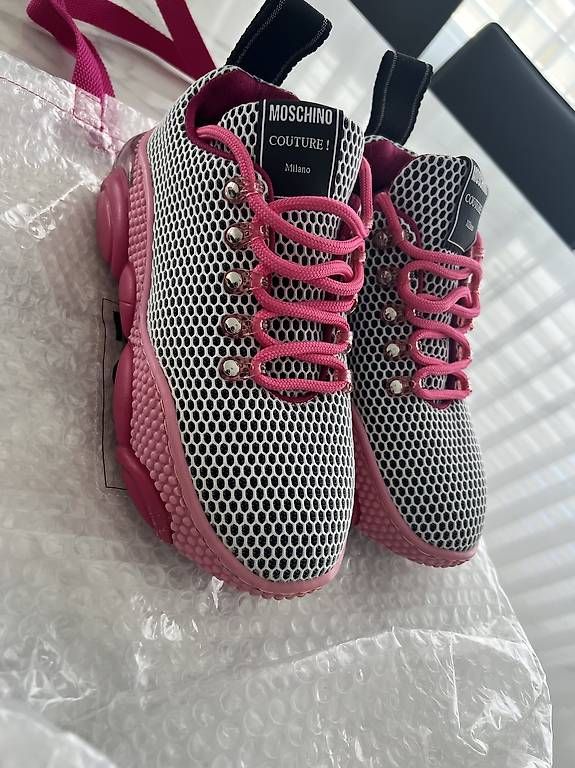 Chaussures femmes: Basket Moschino – D'occasion à Bulle par Preteni