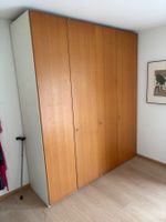 Schrank mit 4 Türen, viel Stauraum