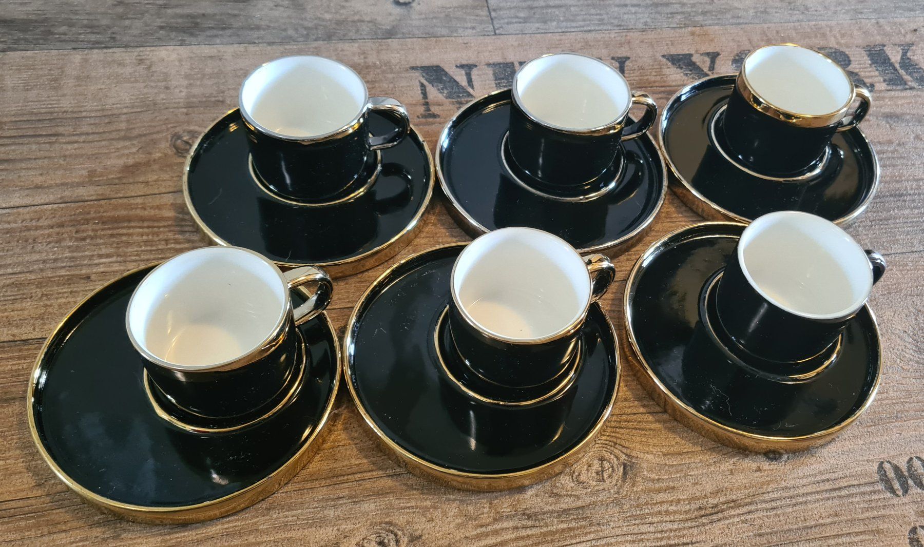 Set di piatti: 6-teiliges Espresso-Teeservice gold-schwarz – Usato da Winterthur venduto da bibummi