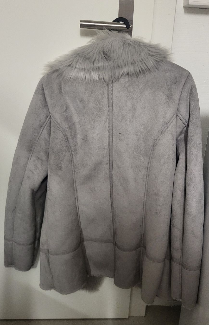Giacche: Fake Fur Jacket Gray S -y2k – Nuovo (secondo la descrizione) da Buchs AG venduto da sxf96 4