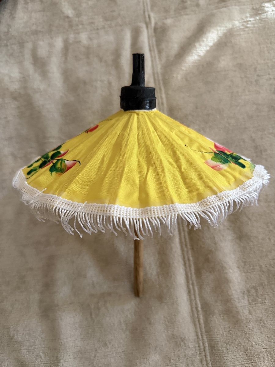 Tutte le decorazioni: Mini parasol jaune peint à la main avec fleurs – Nuovo (secondo la descrizione) da Lausanne venduto da Stephaniesdressing 2
