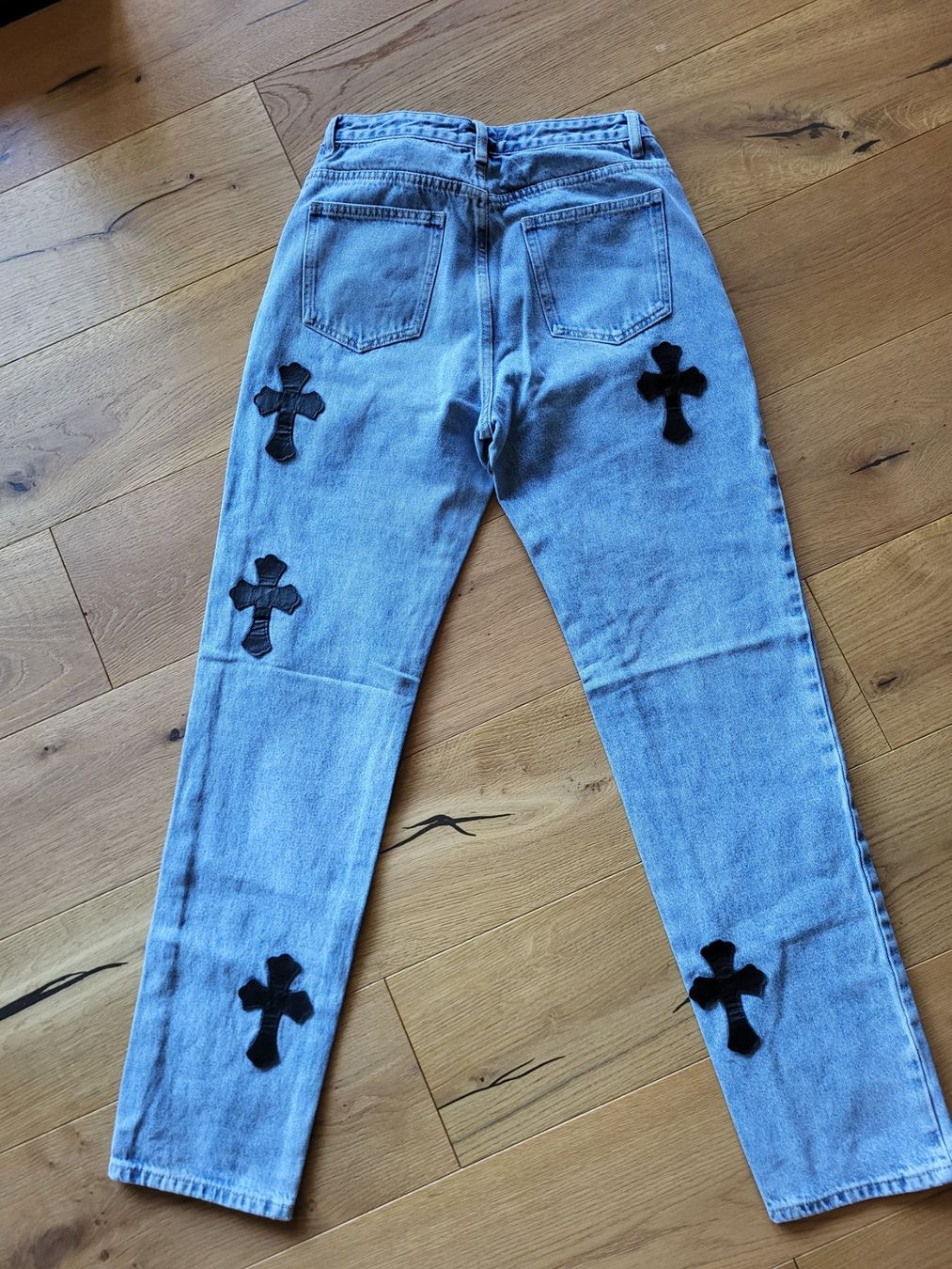 Jeans: Jean BAC avec croix noires, taille M – Usato da Courroux venduto da Belleange 2