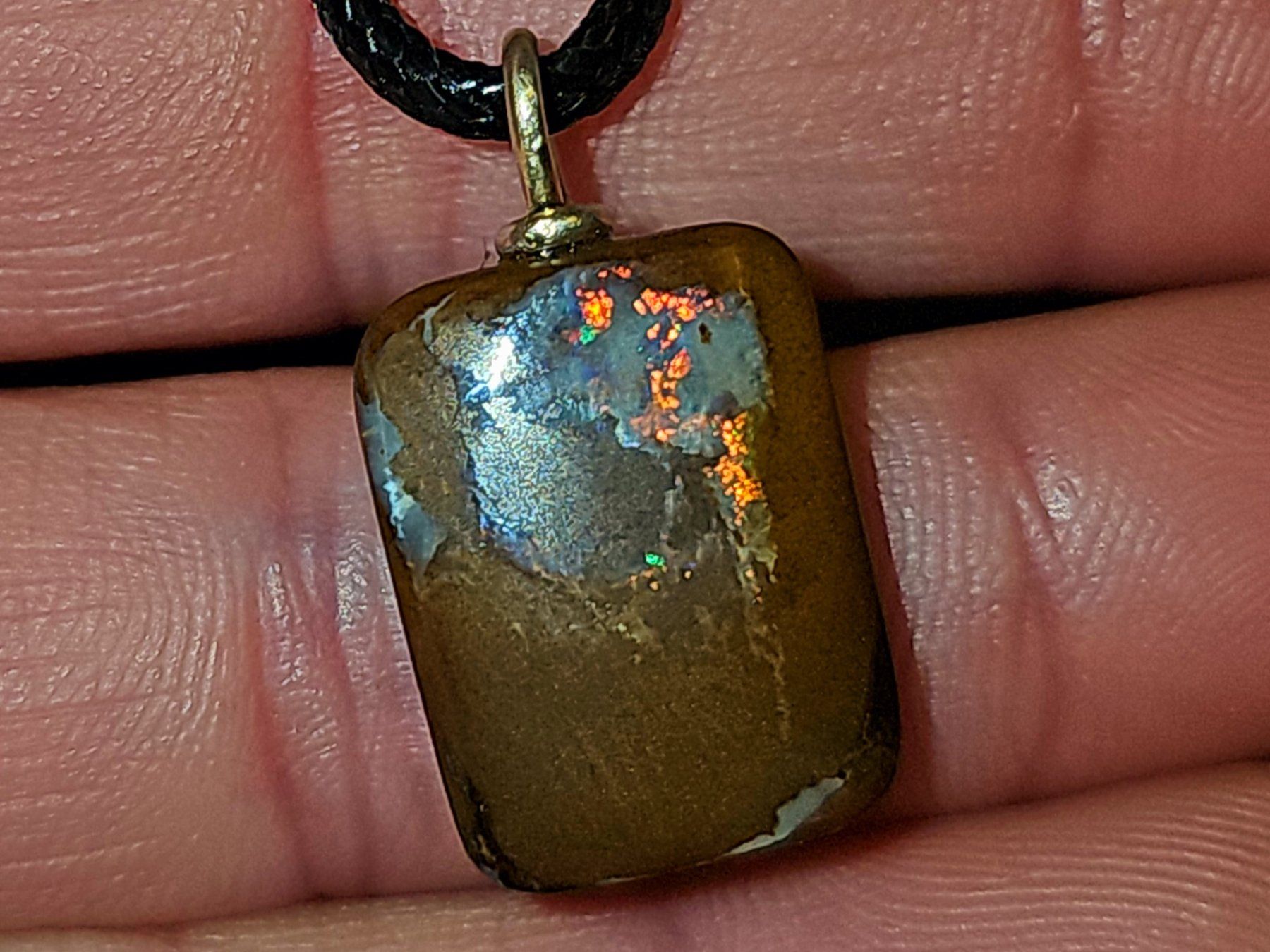 Pietre preziose: Natürlicher australischer Boulder Opal Anhänger – Usato da Uerkheim venduto da Winwinner