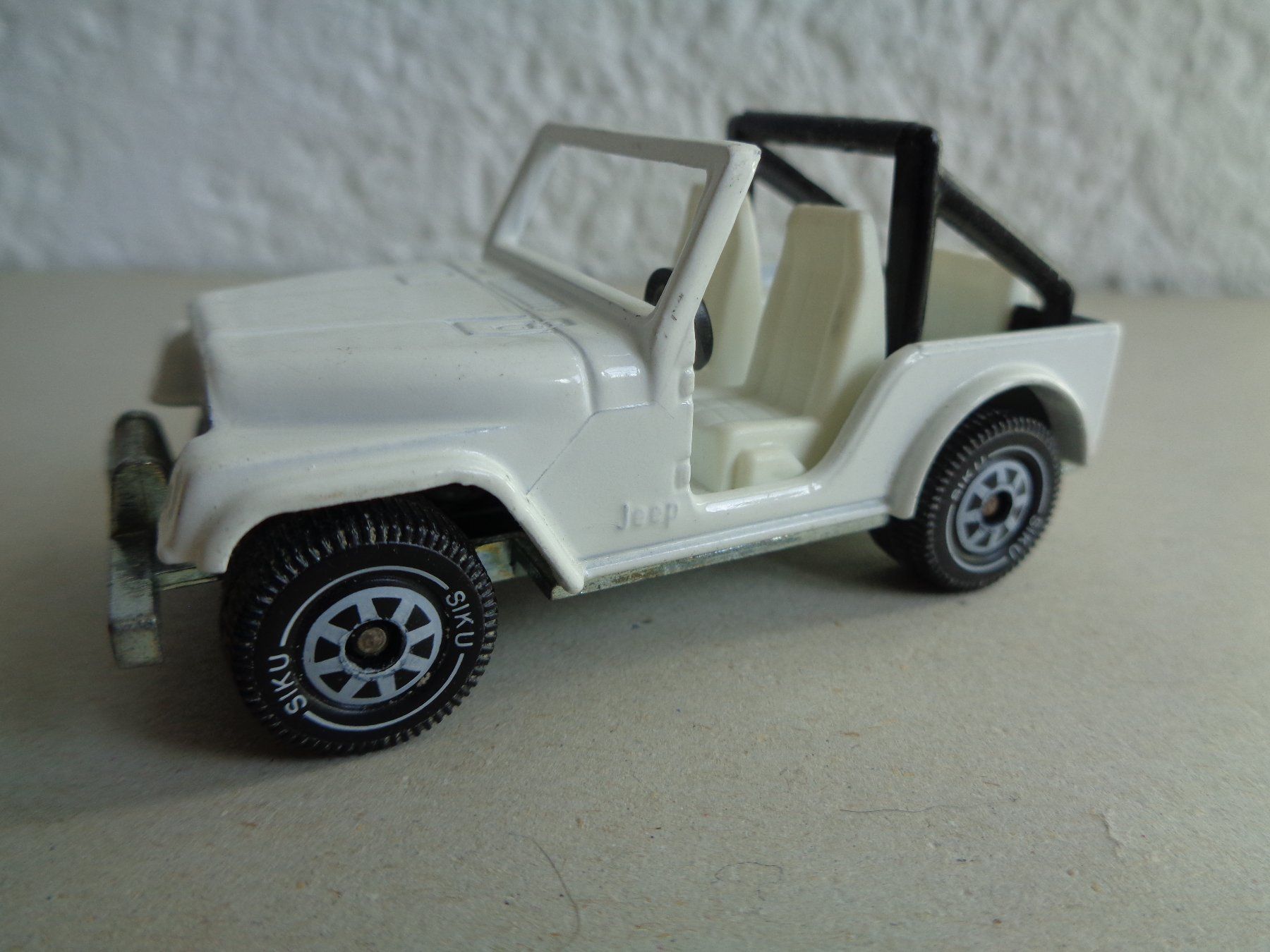 Siku Modellini d'auto: SIKU 1053 Jeep CJ-5 weiss – Nuovo (secondo la descrizione) da Läufelfingen venduto da remajo62