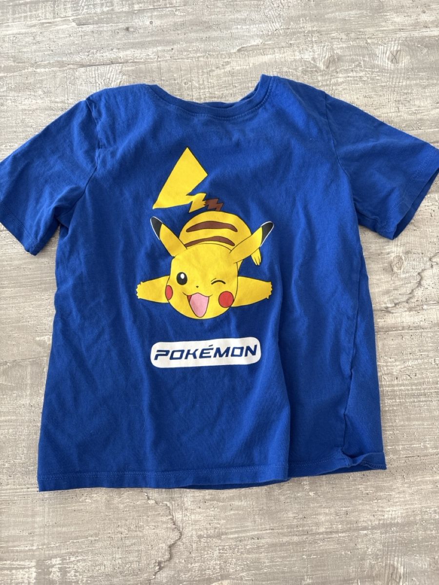 H&M Hemden, T-Shirts & Polos: Tshirt Pokemon 122/128 – Gebraucht aus Schliern b. Köniz von Giulae