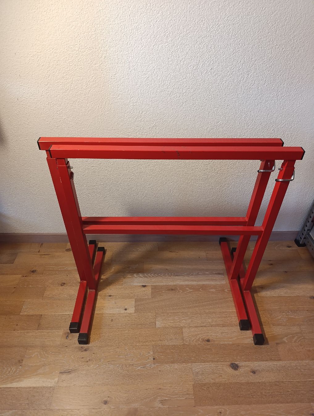 Établis: Arbeits- oder Tischbock Metall rot – D'occasion à Zürich par CS_2000 3