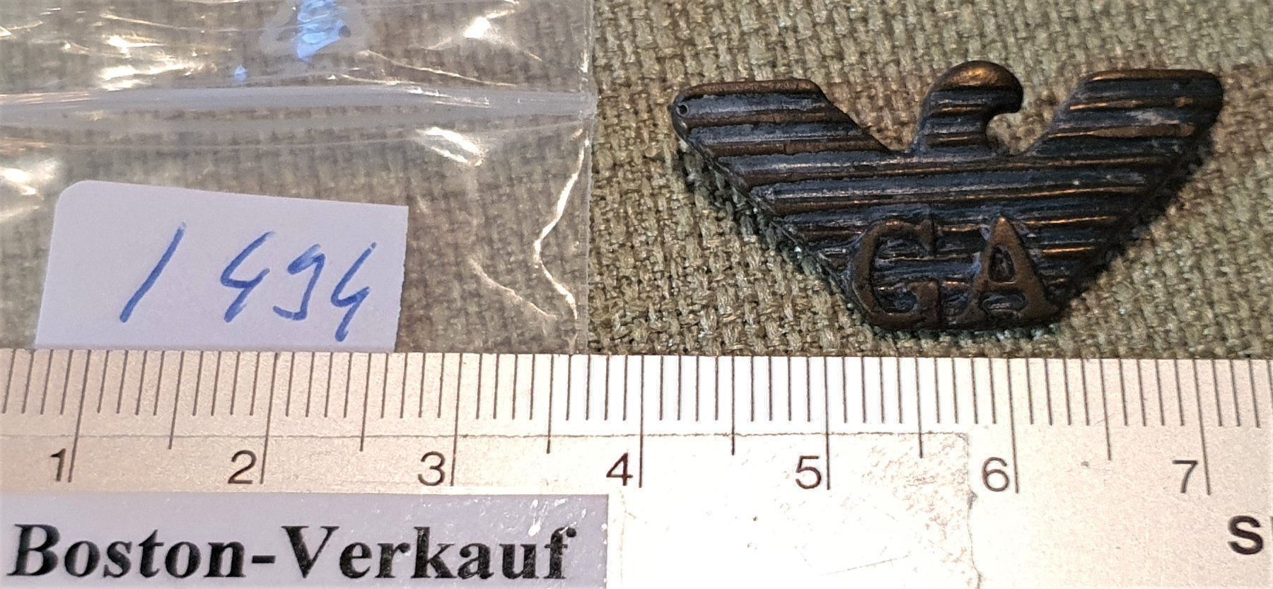 Plaketten & Abzeichen: I494 - Plakette Giorgio Armani – Gebraucht aus Reinach BL von Boston-Verkauf 2