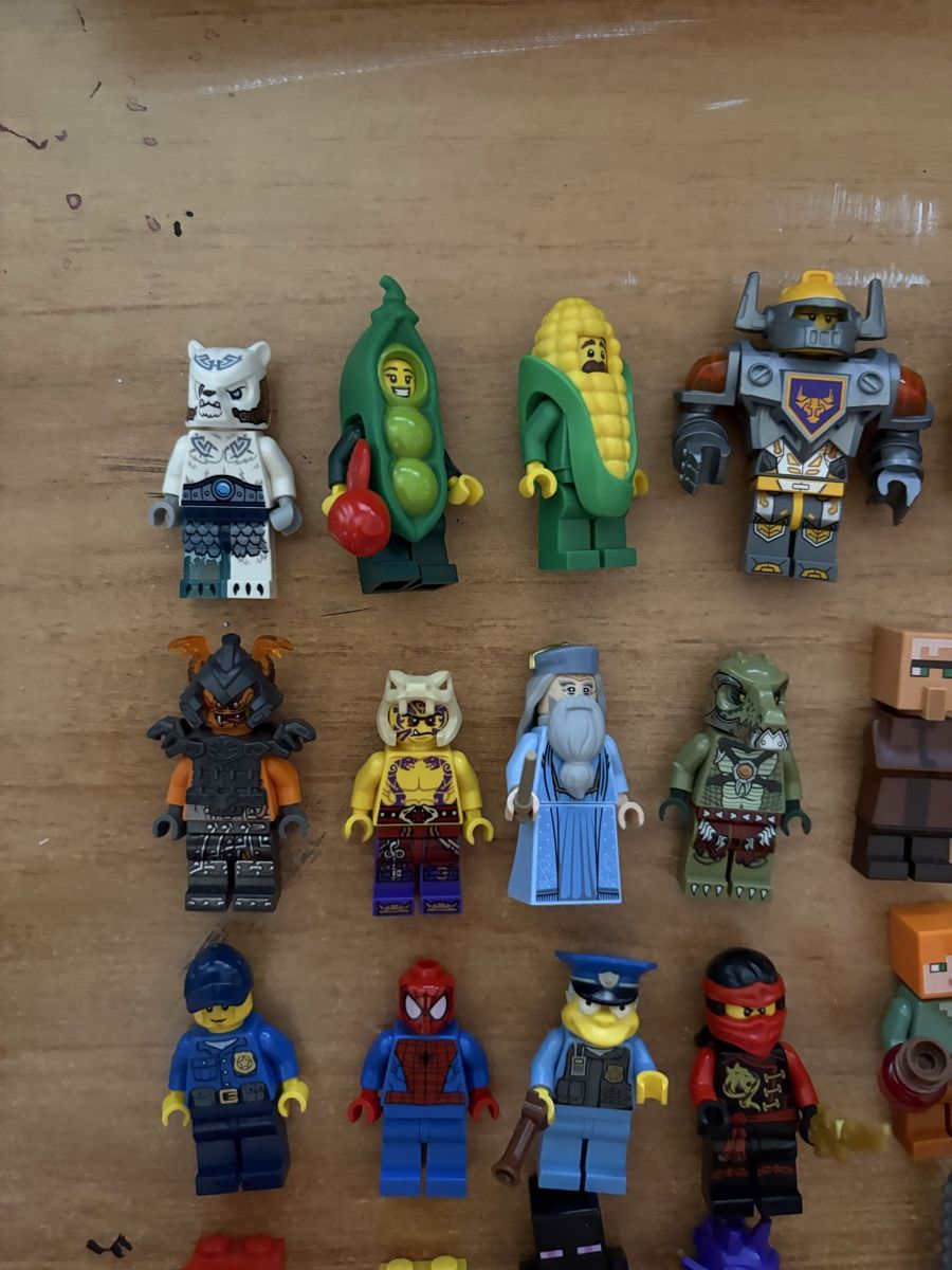 Lego Statuette: 29 diverse Lego Minifiguren – Usato da Birrwil venduto da kidsstore 2