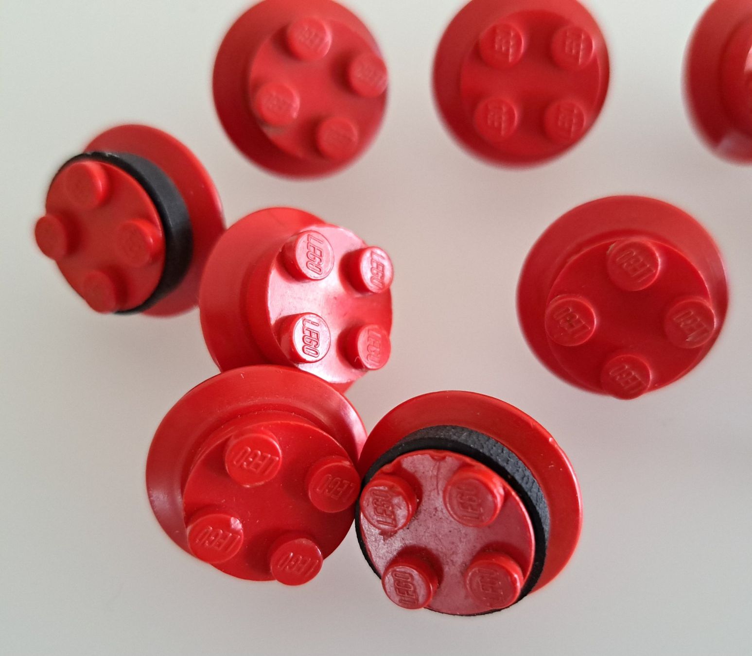 Lego Giocattoli: 10x Lego Räder mit Achsen rot, 3x mit Gummiband – Usato da Langendorf venduto da thesi246 4