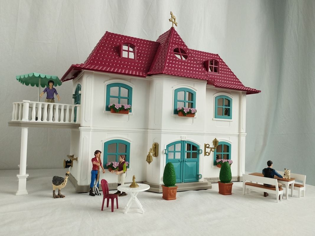 Schleich Giocattoli: SCHLEICH 42416 Wohnhaus mit Pferdehof – Usato da Schübelbach venduto da Restwert_Schubelbach 4