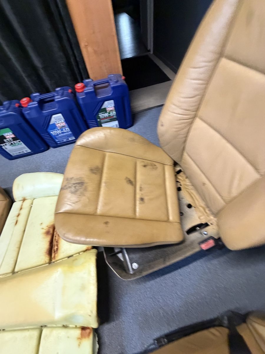 BMW Tutti pezzi di ricambio auto: Bmw e36 cabrio sitze – Usato da hausen am albis venduto da rom_5zdn 6