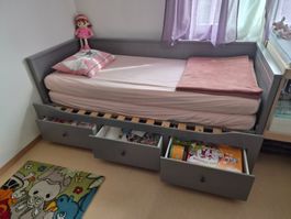 Ikea Bett grau mit drei Schubladen guter Zustand