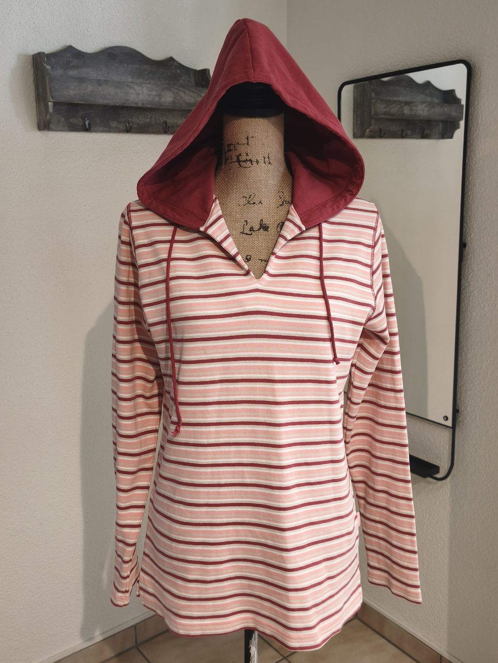 Maglioni & Felpe: Damen Pullover mit Kapuze gestreift Grösse 36/38 TCM – Nuovo (secondo la descrizione) da Emmetten venduto da SecondhandSiska